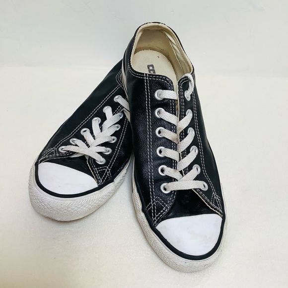 Converse Black and White Sneakers Men’s 7 Women’s 9 - Picture 2 of 7